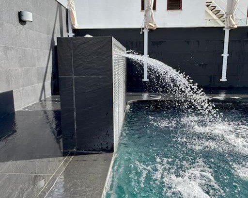 Montequinto House | Piscina privada abierta en A morada que Sonhaba