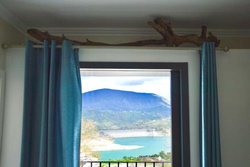 Zahara de la Sierra Apartment | Piso Al Lago - Appartment with Fabulous Lake Views