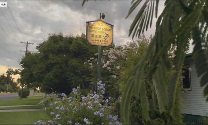 Warwick House | Pitstop Lodge Guesthouse B&B