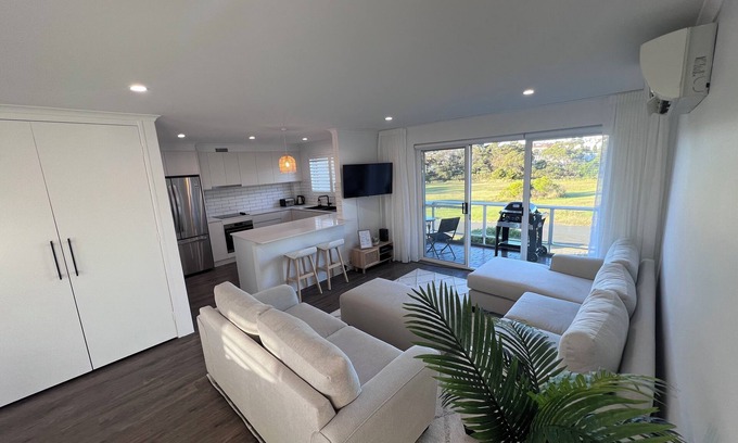 Ulladulla Apartment | PJ's Ulladulla - Harbour & Pacific Ocean Views.