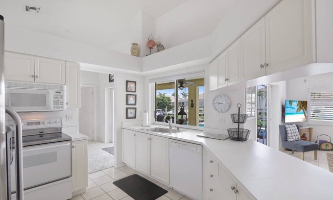 Marco Island House | Plantation Ct. 725 Beautiful Waterfront Pool Home! 3 Bedroom Home by Redawning