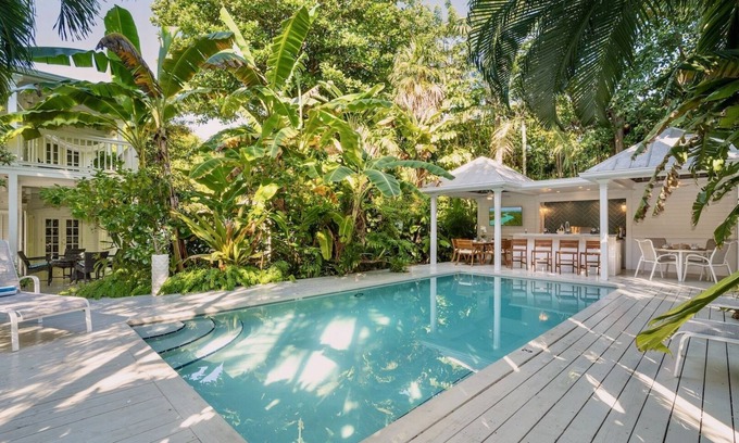 White St. Gallery House | *PLANTATION TROPICALE @ CASA EAST* Grand Estate & Pool + LAST KEY SERVICES…