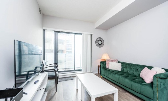 Downtown Toronto Apartment | PlanURstay - Stylish Suite