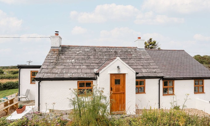 Rhoscolyn Cottage | PLAS COCH RHOSCOLYN, pet friendly, with open fire in Rhoscolyn