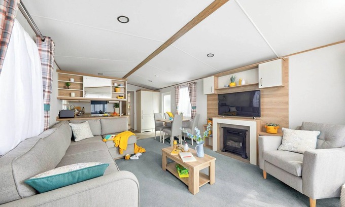 Truro Ski Chalet | Platinum 2 Pet Friendly Sleeps 4