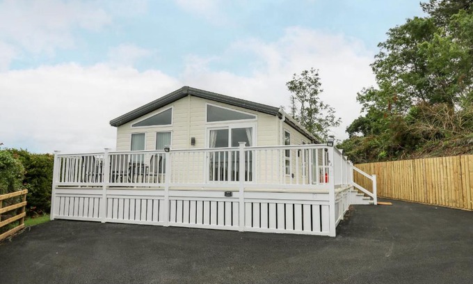 Borth House | Platinum Lodge