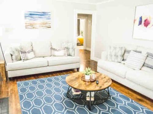 Villa Heights House | Plaza Bungalow near Uptown, NoDa, light rail!