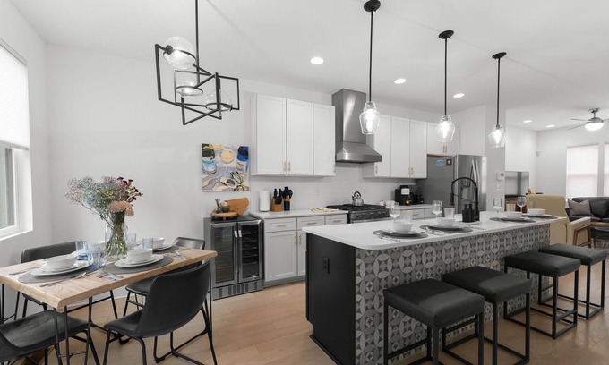 Plaza Midwood House | Plaza Midwood "Penthouse"