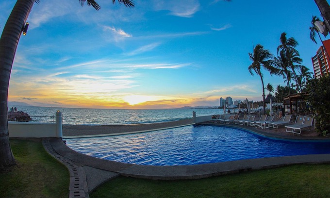 Las Glorias Resort | Plaza Pelicanos Grand Beach Resort - All Inclusive