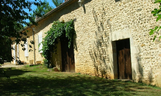 Saint-Michel-de-Villadeix House | Pleasant stone house surrounded by woods and meadows