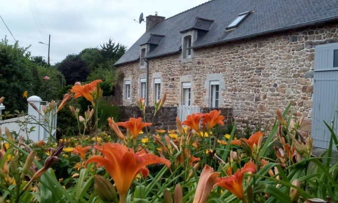 Plouagat House | Pleasant farmhouse between land and sea