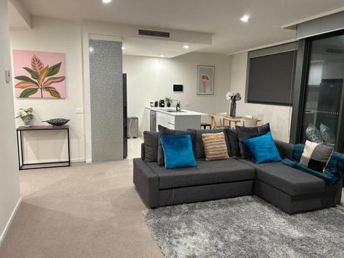 Braddon Apartment | Plush Apartment on Mort