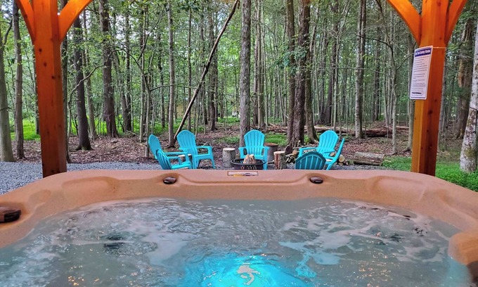 Pocono Lake Ski Chalet | Pocono Chalet Getaway | Pools, Hot Tub, Lakes