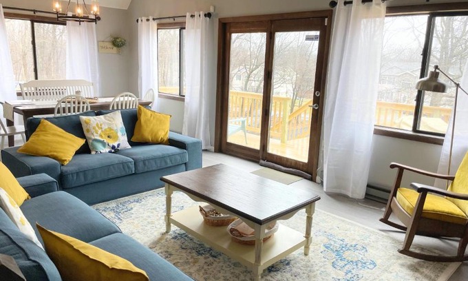 Long Pond Ski Chalet | Poconos Family Cottage