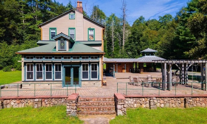 Millrift House | Poconos Mansion| Pool Hot Tub |Sauna |Tennis| Lake