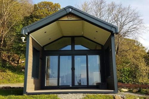 Llwyngwril Ski Chalet | POD4 Family Glamping with seaview & Wi-Fi