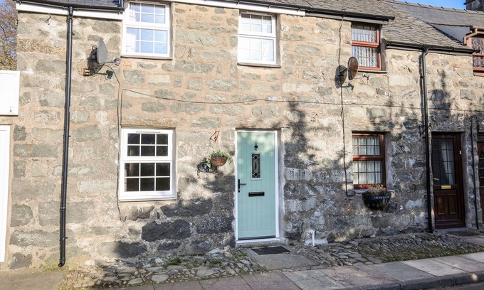 Llanystumdwy Cottage | POGLES WOOD, pet friendly, character holiday cottage in Criccieth