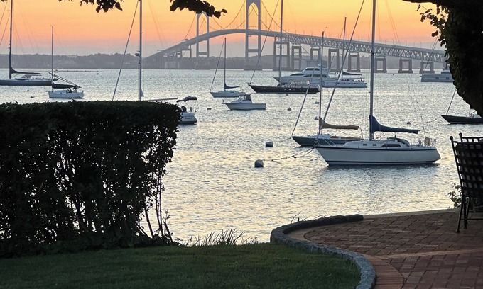 The Point House | Point Cottage In Newport, Pet Friendly Walk To Water. Discounts for long stays.