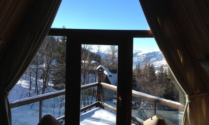 Arc-1600 Ski Chalet | Pointed Chalet character ARCS 1600
