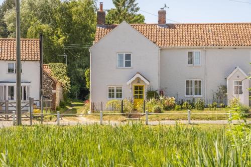 Edgefield House | Pond Cottage E