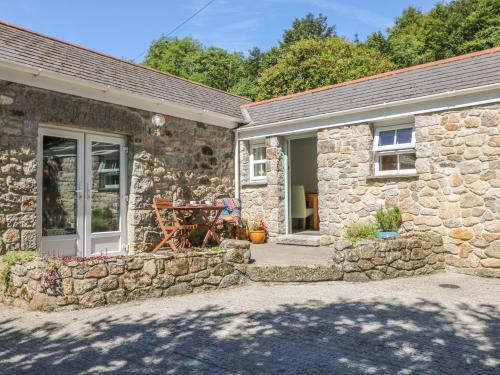 Mabe House | Pond Cottage