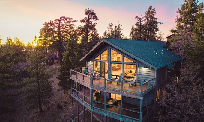 Upper Moonridge House | Ponderosa Peak. Stunning Mountain Views. Location. Breathtaking Home. Games and More