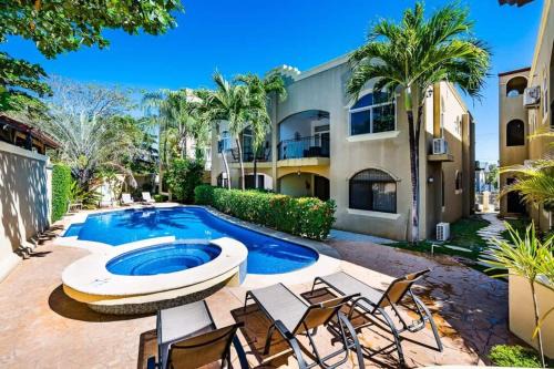 Playa Langosta Apartment | Pool & Ac Close To Beach With Free Bikes!
