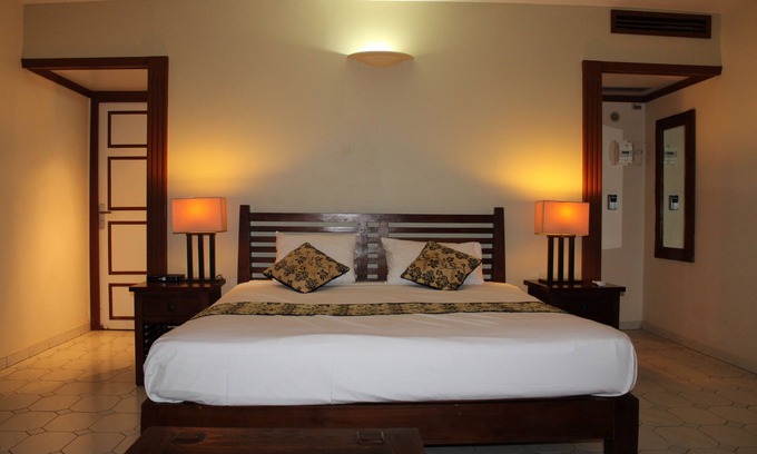 Saint-Francois Apartment | Pool and mountain view suite