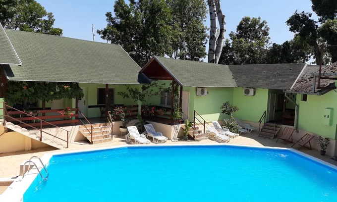 Novi Sad Bed & Breakfast | Pool and Villa Splav Dunavac