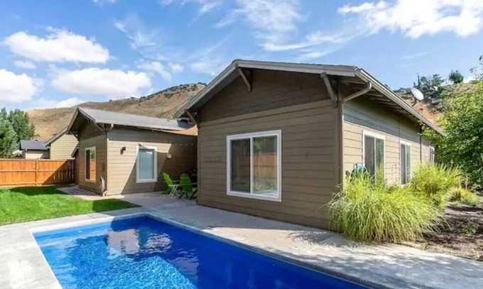 Highlands House | POOL BBQ Patio | Pool Table | Summer Fun