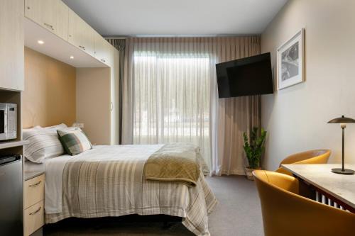 Gisborne Apartment | Pool & River Views - 600m to CBD