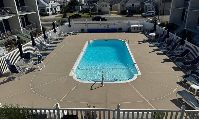 North Beach Haven Condo | Pool. Smart TV. WiFi. Beach Badges. Beach Chairs Patio.O/S. W/D. 140155