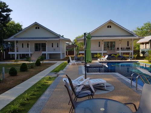 Khao Lak Resort | Poolside Bungalows