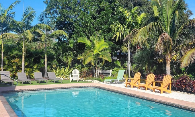 West Bradenton House | Poolside Paradise, Your backyard oasis!
