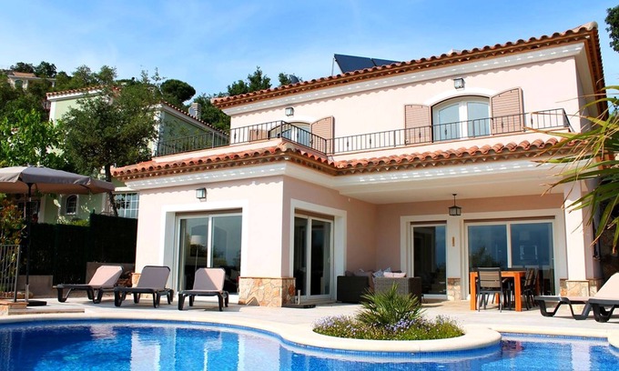 Santa Cristina de Aro Villa | Poolside Villa near the Coast