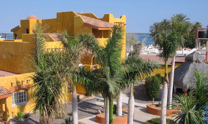 La Paz Villa | Poolside Villa in Beautiful Complex