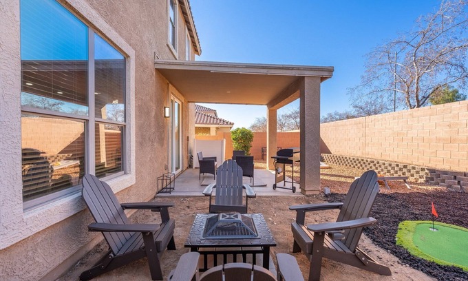 Surprise Farms House | PoolTable~Foosball~FirePit~Grill