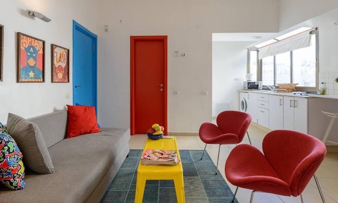 Old North Apartment | Pop art spacious apartment on ben yehuda