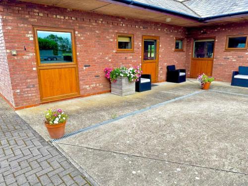 Tetney House | Poppy Cottage - Cedar Park