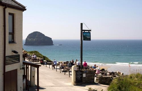 Trebarwith Strand Hotel | Port William Inn