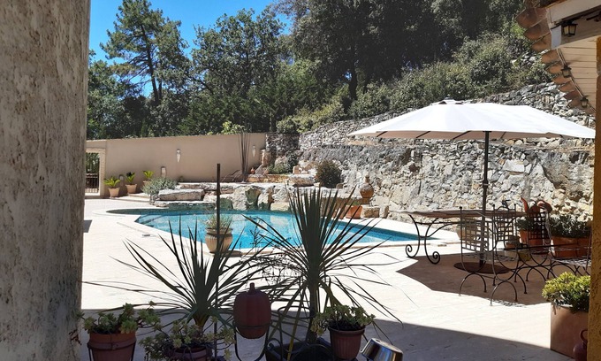 Pont-Saint-Esprit Bed & Breakfast | Portail des Oliviers "Property" near the Ardèche gorges