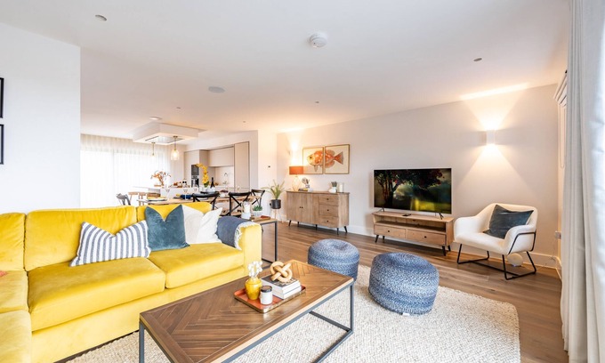 Porth Cottage | PORTH BEACH VILLA, pet friendly, luxury holiday cottage in Newquay