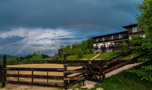 Runcu House | Potcoava Mountain Hideaway