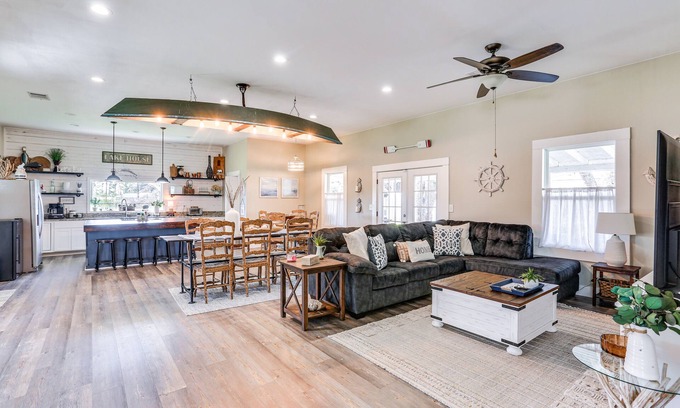 Pottsboro House | Pottsboro Home w/Patio & Grill ~ 1 Mi to Lake!
