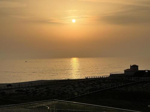 A Ver-o-Mar Apartment | Povoa de Varzim-Sleeps4-Beachfront-Ac-Parking