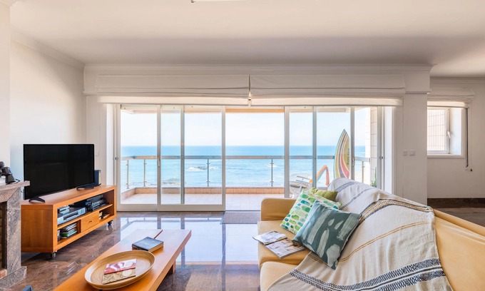A Ver-o-Mar Apartment | Povoa Sunset Views