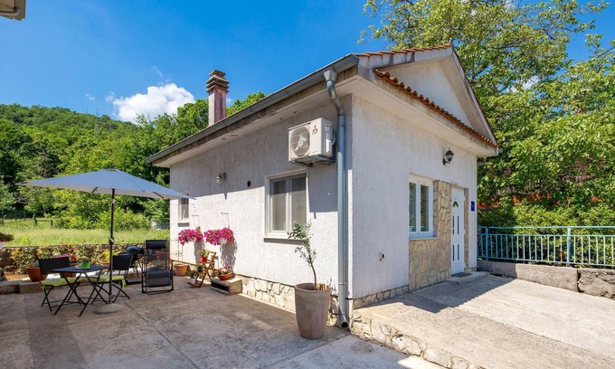 Mihotici House | Practical vacation home near Opatija.