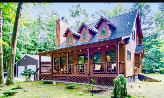Pentwater House | Premier Cottage Getaway-Acorn Grove, Pentwater, MI