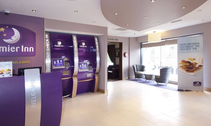Camberley Hotel | Premier Inn Camberley