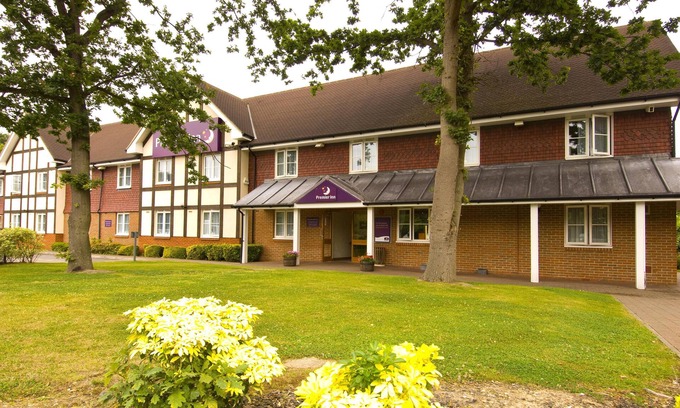 Gatwick Hotel | Premier Inn London Gatwick Airport East